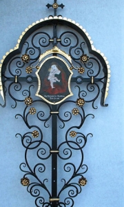 antikes Grabkreuz mit Madonna blattvergoldet