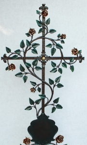 Rosenkreuz mit Tafel, bemalt und blattvergoldet