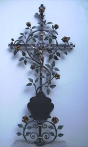 Rosenkreuz mit Tafel und Christuskorpus