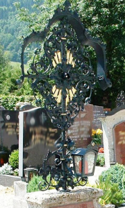 Grabkreuz B9 mit Armlaterne
