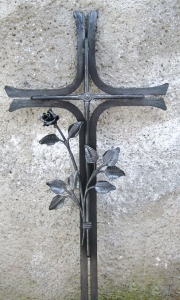 Urnenkreuz mit Rose 90x43 cm